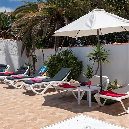 Beautiful And Spacious 4 Bedroom Villa *