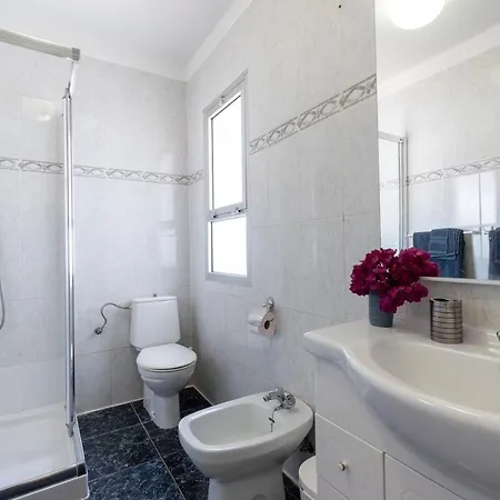 Beautiful And Spacious 4 Bedroom Villa Callao Salvaje