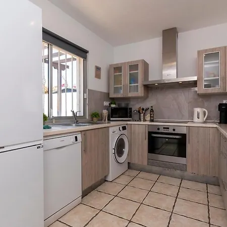 Villa Beautiful And Spacious 4 Bedroom *