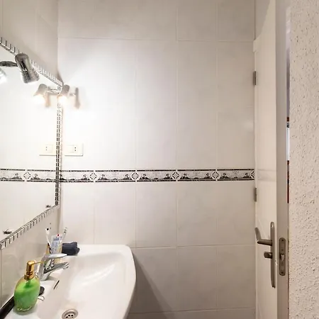 Beautiful And Spacious 4 Bedroom Villa *